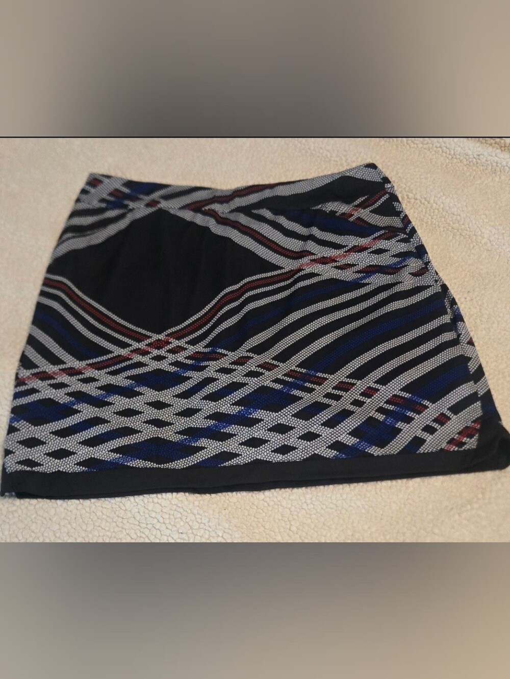 EP New York pull on skort. Navy, blue w/ red and white geometric pattern. EUC!